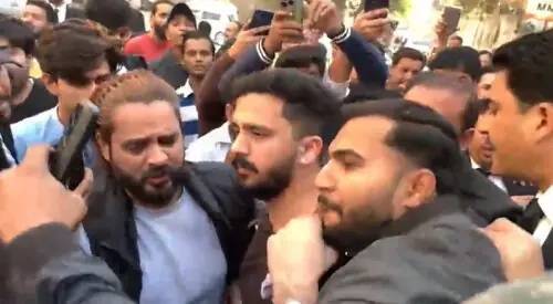 Rajab Butt torture issue: Lawyers' strike in Karachi courts continues