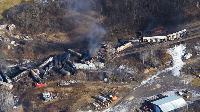 Train derails in Kentucky, leaking molten sulfur