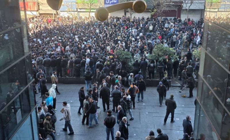 Fresh clashes kill six in Iran cost-of-living protests