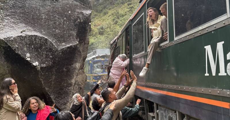 Hundreds of tourists evacuated as Machu Picchu trains resume after crash