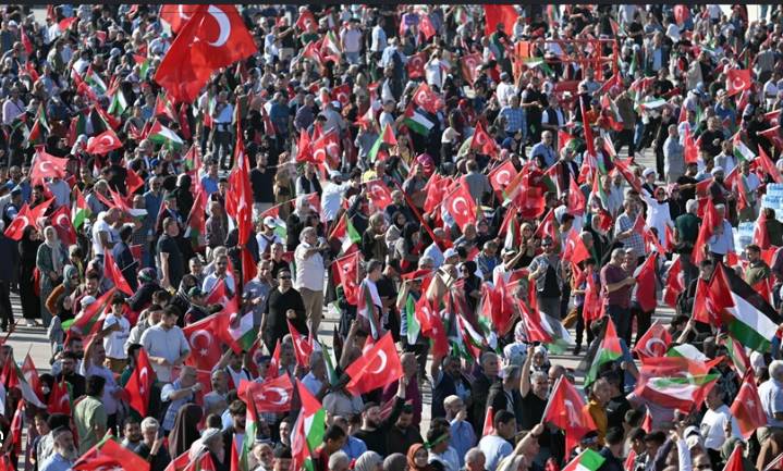 Thousands stage pro-Gaza rally in Istanbul