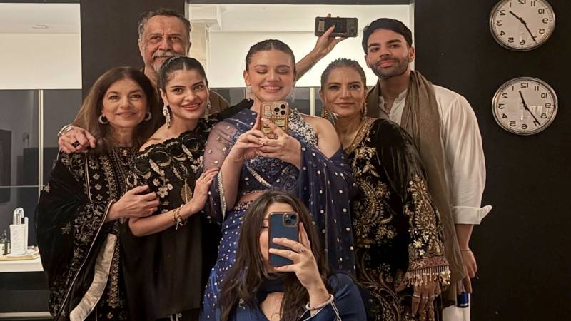 Zara Noor Abbas stuns in royal blue lehenga at family wedding