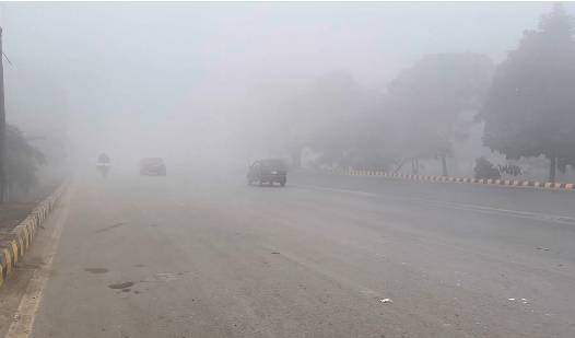 Winter’s thickest fog swallows Punjab, KP cities