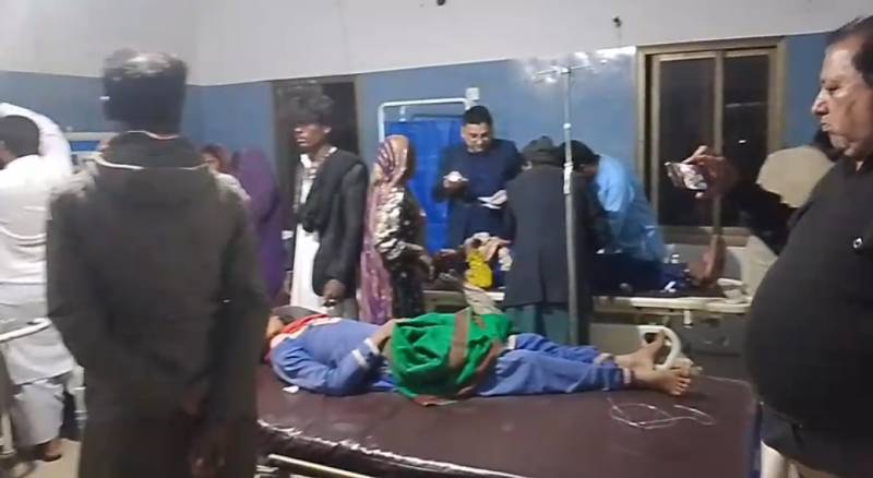 15 seriously injured as Suzuki pickup overturns near Sajawal Saidpur