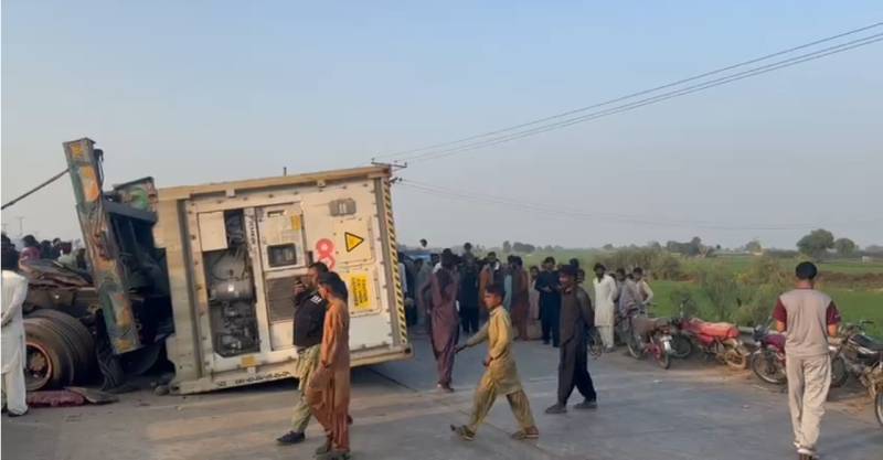 2 die, 5 injured as trailer collides with van on Sindh Highway