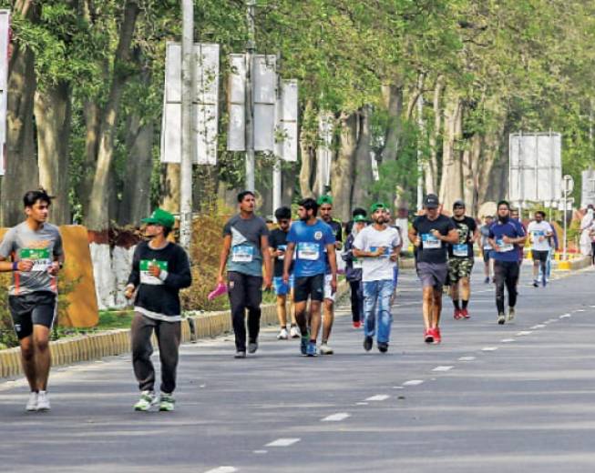 Over 600 participate in New Year marathon in Lahore