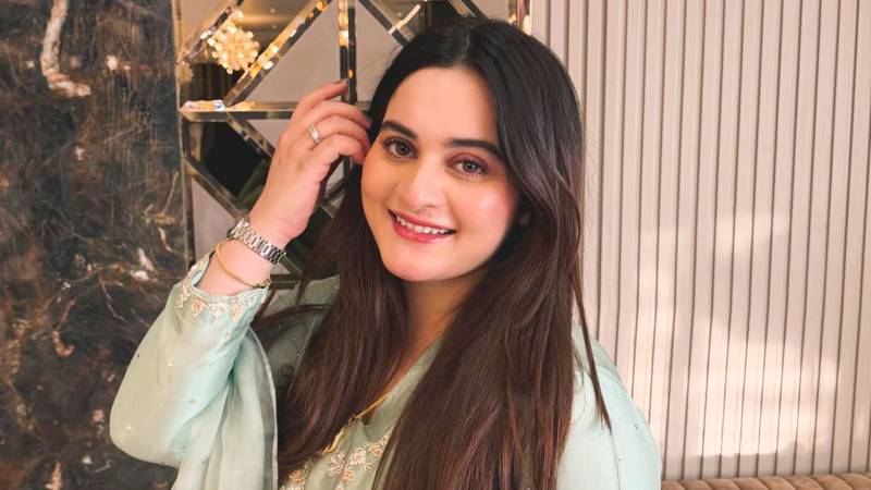 Aiman Khan starts New Year with soft glow 