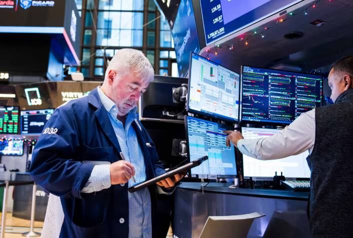 Oil dips as markets extend global rally amid optimistic outlook