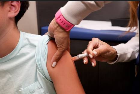 US recommends fewer childhood vaccines in major shift