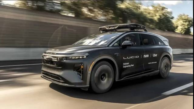 Uber shows off its robotaxi heading for San Francisco