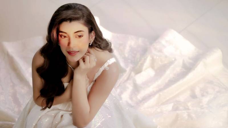 Urwa Hocane sends ‘love and hugs’ to Hajra Awais on birthday