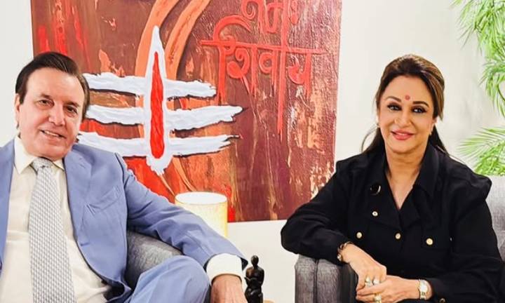 Bushra Ansari celebrates 47-year friendship with Javed Sheikh 