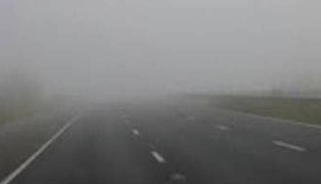 Motorways closed as fog engulfs large swathes of Punjab, KP, Sindh