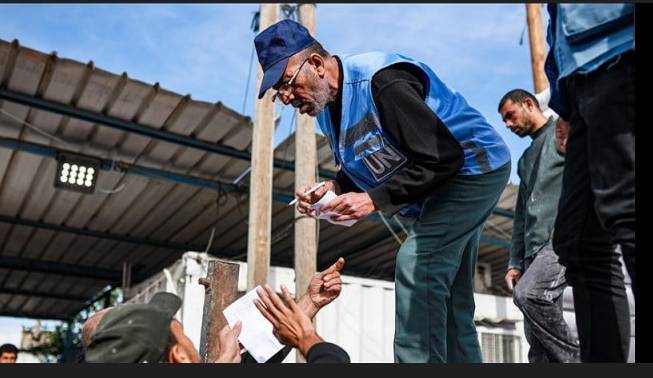 'Dire' financial crisis forces UNRWA to fire 571 Gazan staff