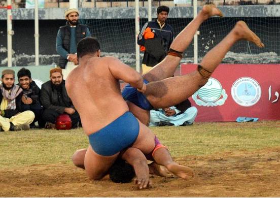 Wrestlers split after Rustam-e-Pakistan Dangal semi-final challenged