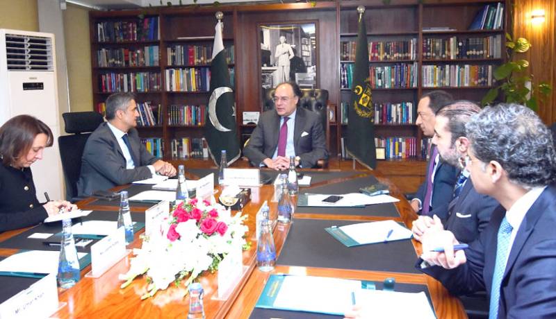Aurangzeb meets Visa team to advance digital payments, financial inclusion agenda