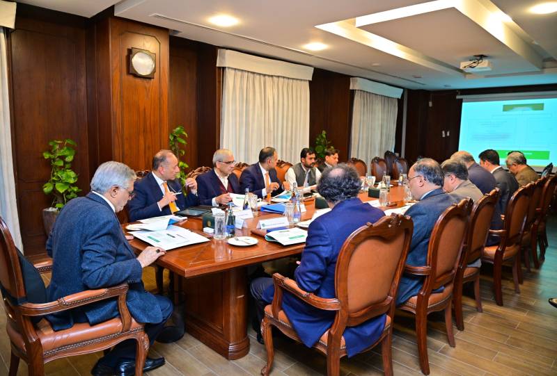Deputy PM Ishaq Dar chairs meeting on economic reforms, stresses strengthening Planning Commission
