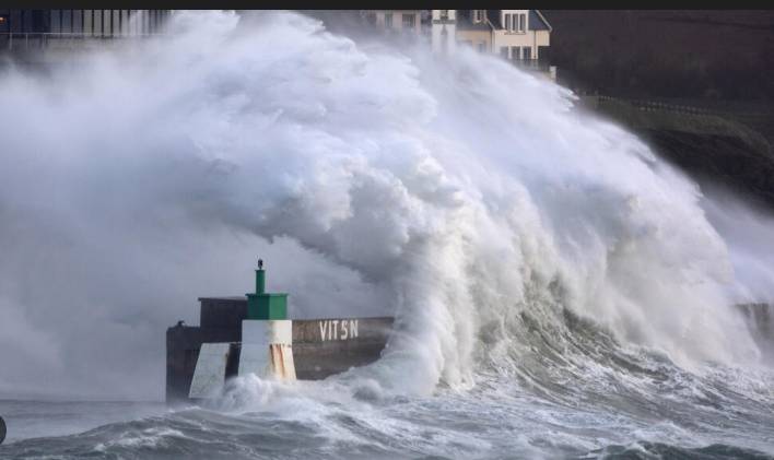 Heavy wind, rain, snow batter Europe