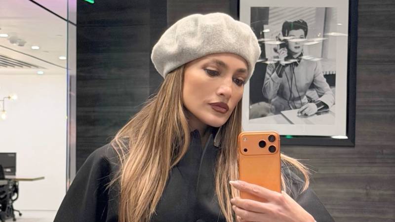 Jennifer Lopez turns heads with chic parisian-inspired look 