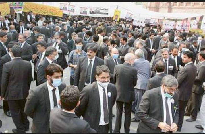 Lawyers vote in Islamabad, Lahore annual bar elections