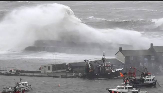 New UK death after storms, 100,000 French homes without power