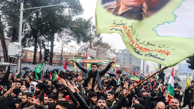 Syrian authorities transferring Kurdish fighters from Aleppo to northeast
