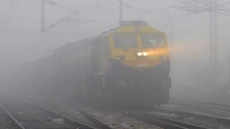 Dense fog disrupts rail operations as multiple trains face delays from Lahore