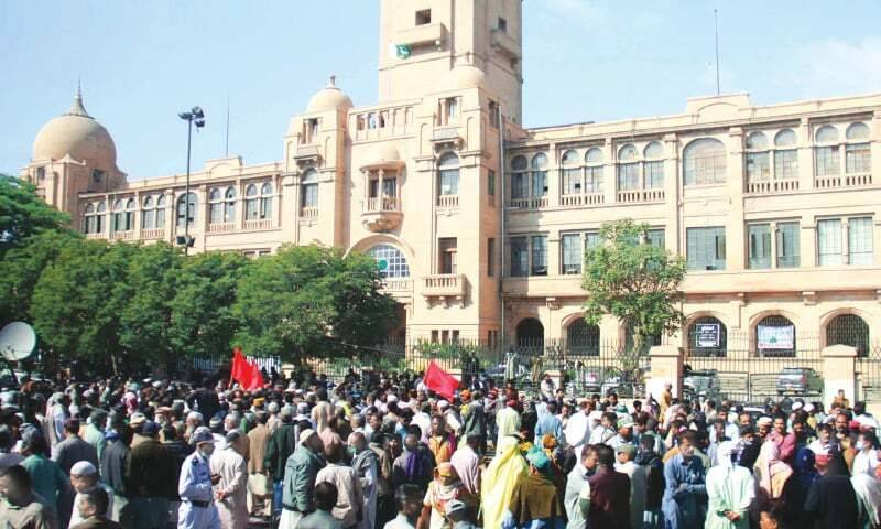 Municipal workers announce protest over pay and pension issues on Jan 20
