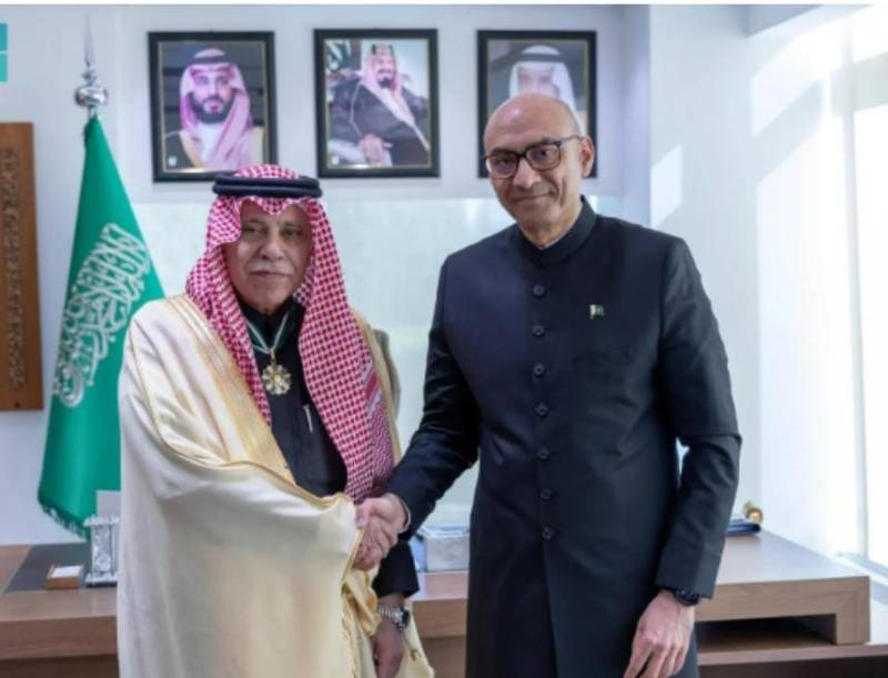Saudi Commerce Minister Majid Al-Qasabi awarded Hilal-e-Pakistan