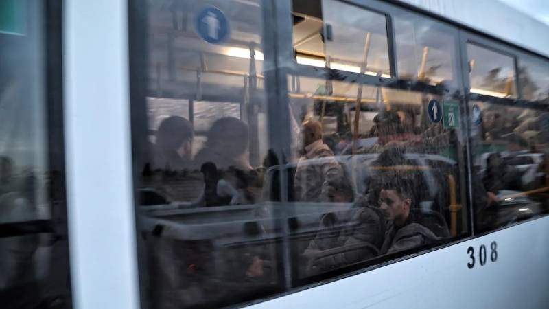 Syria govt forces detain 300 Kurds, evacuate 400 fighters from Aleppo