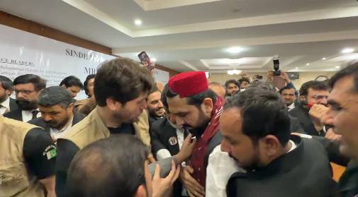 Afridi accuses Sindh govt of disrespect, calls lawyers to lead national mobilisation