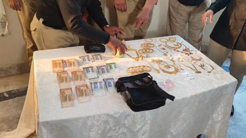 Man linked to 60-tola gold theft 'arrested within 24 hours' of incident in Karachi