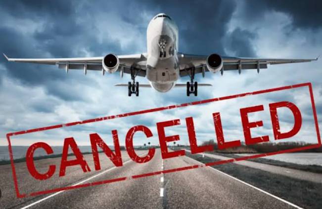 10 flights cancelled at Lahore, Karachi airports