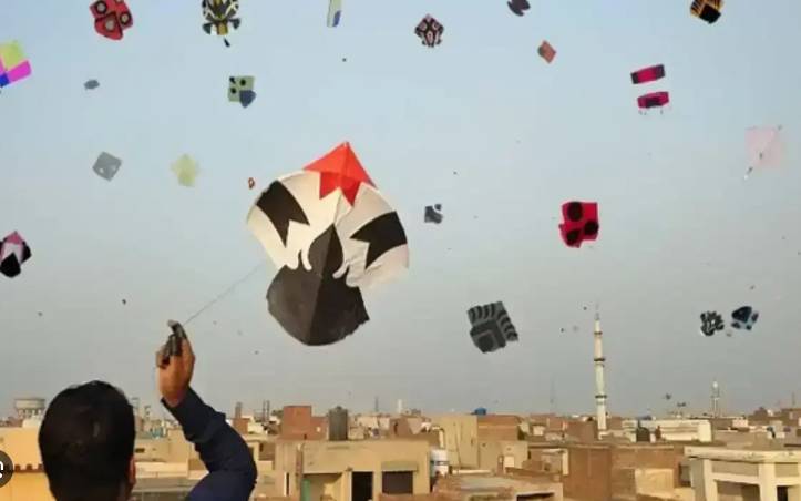 Free rickshaw rides for Lahorites on Basant