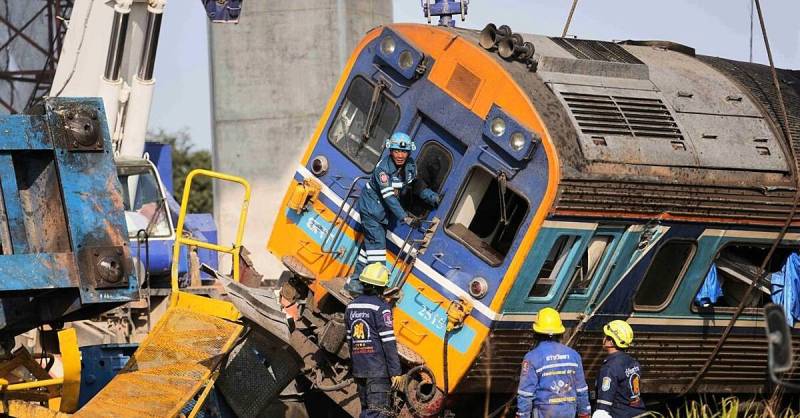 Thailand crane collapses onto train, killing 32