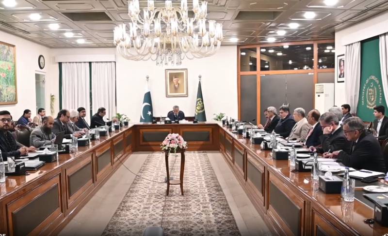 Ishaq Dar vows transparency, efficiency in energy markets