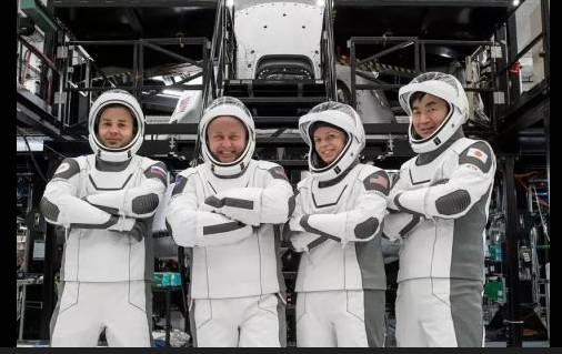 Astronauts leave ISS in first-ever medical evacuation