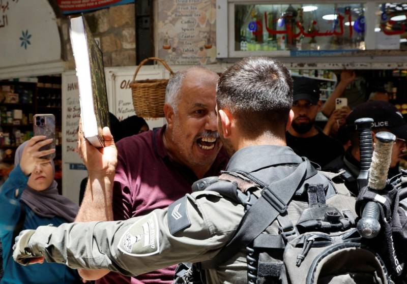 Israeli forces kill 14-year-old in West Bank clashes