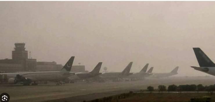 Several flights called off due to bad weather in Islamabad and Karachi