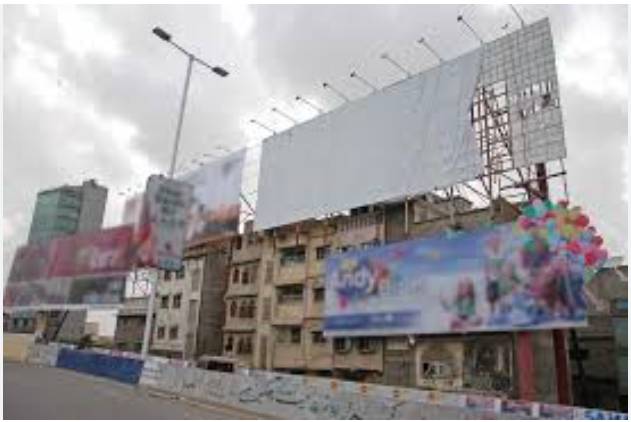Crackdown against illegal advertising campaigns on roads launched in Karachi