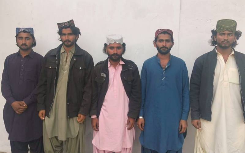 33 dacoits surrender, 40 facilitators arrested: DPO Rahim Yar Khan