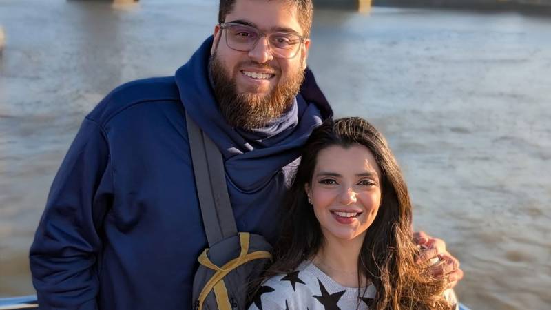 Srha Asghar posts chilly London vibes