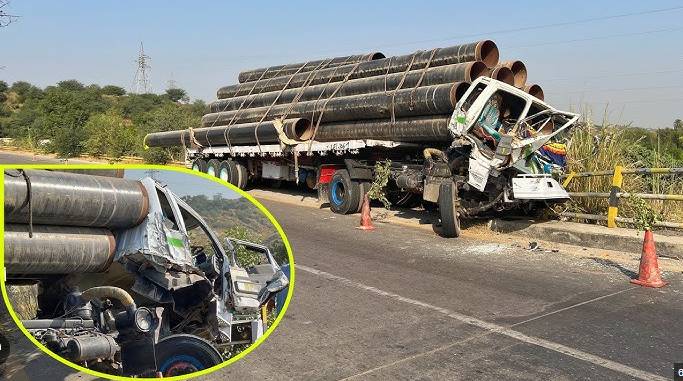 3 labourers die after trailer loaded with iron rods overturns in Sialkot 
