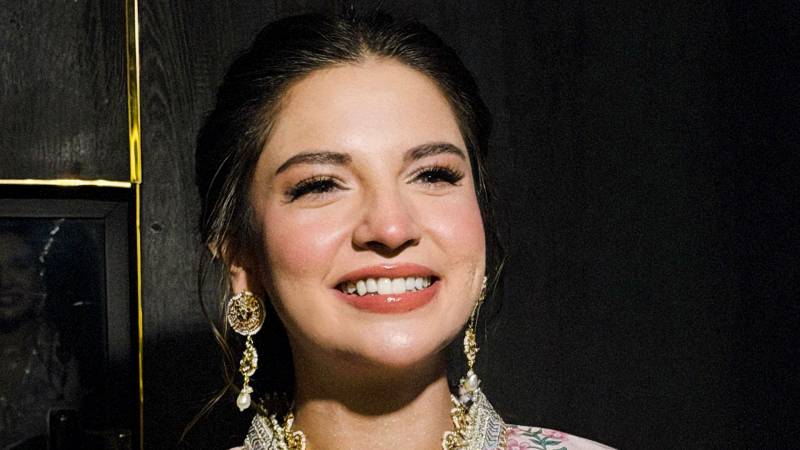 Dananeer Mobeen’s ‘mausam gulabi’ post charms fans