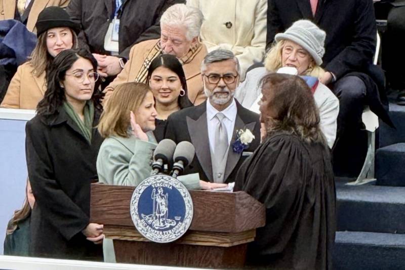 Ghazala Hashmi takes oath on Holy Quran as Virginia Governor