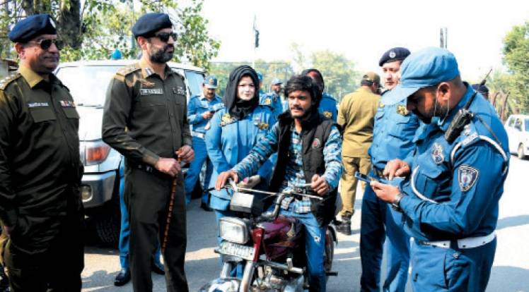 Traffic wardens barred from registering cases sans DSP’s nod