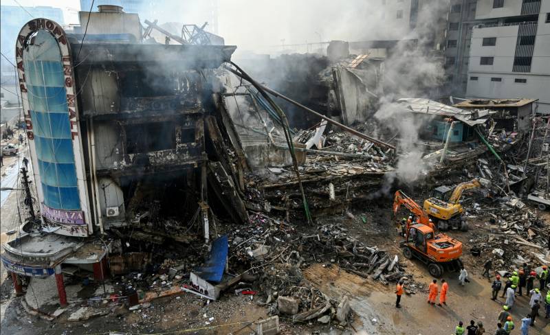 Fearing Gul Plaza collapse, rescuers pace up relief operation