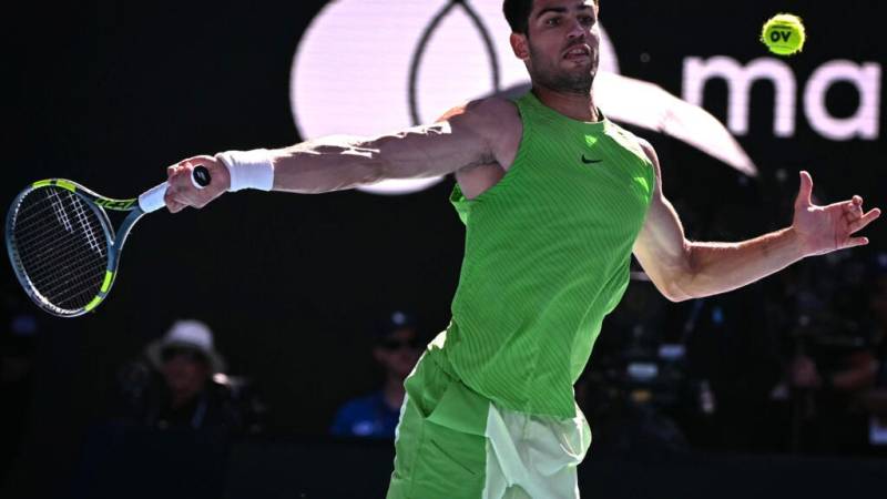 Alcaraz spearheads big names into Australian Open third round