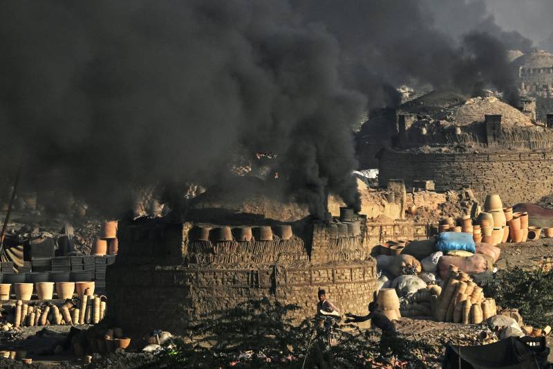 Pakistanis fight for clean air with monitors and lawsuits