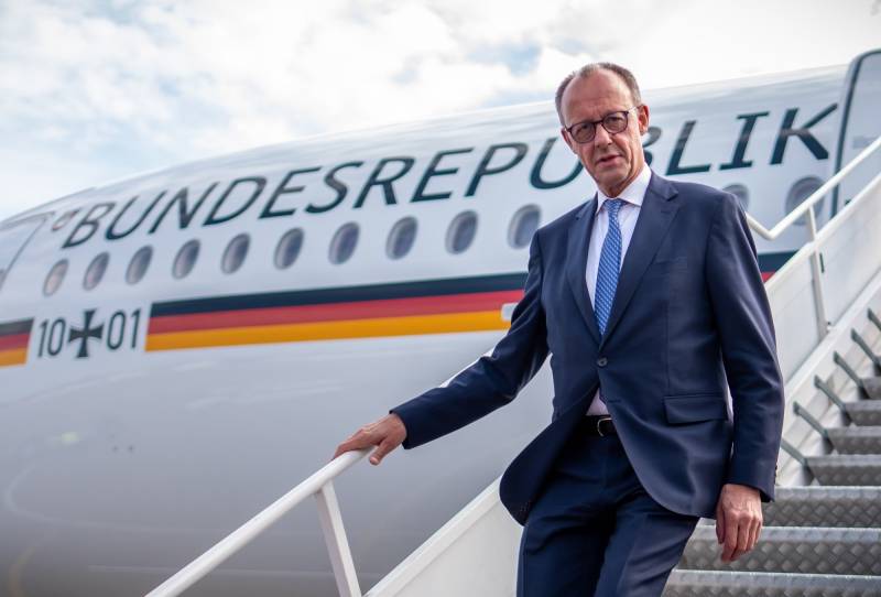 Climate activists caught trying to paint Merz's plane pink